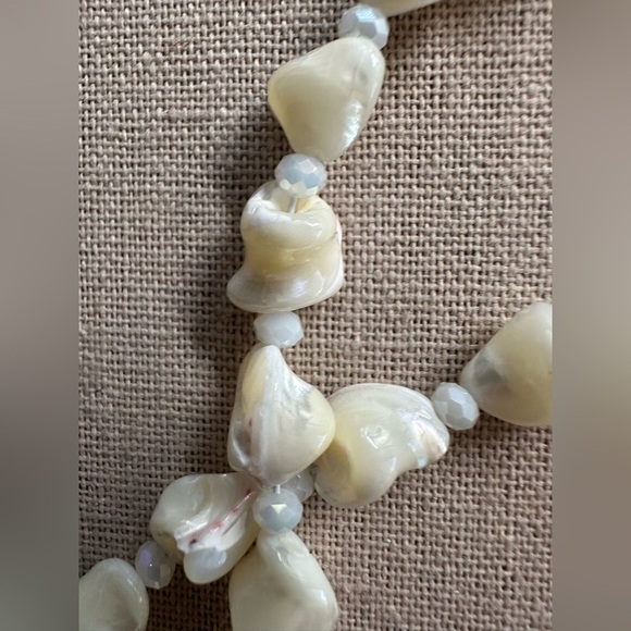 24 inch Freshwater Pearls and Mother of Pearl pendant bead necklace NWOT - Picture 8 of 14